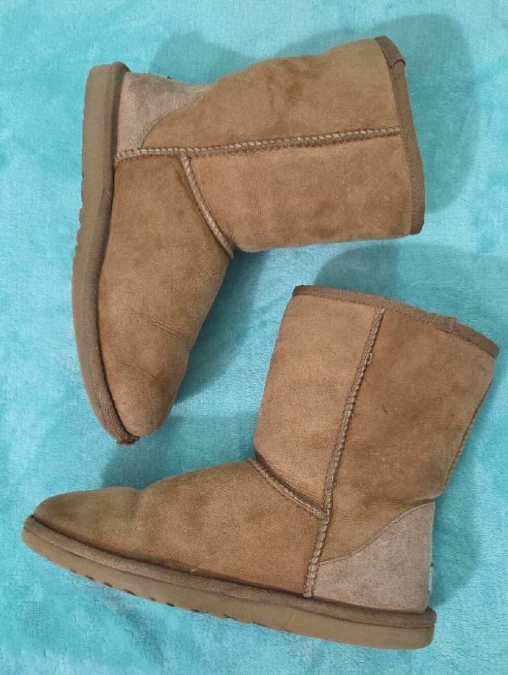 UGG Classic Short Boot in Chestnut Suede